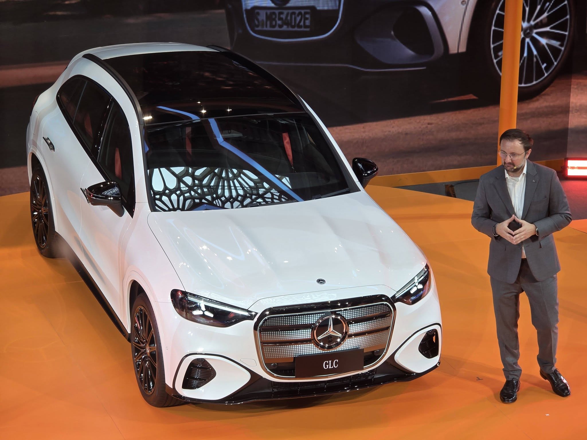 Mercedes-Benz GLC 300.jpg Mercedes-Benz GLC 300.jpg