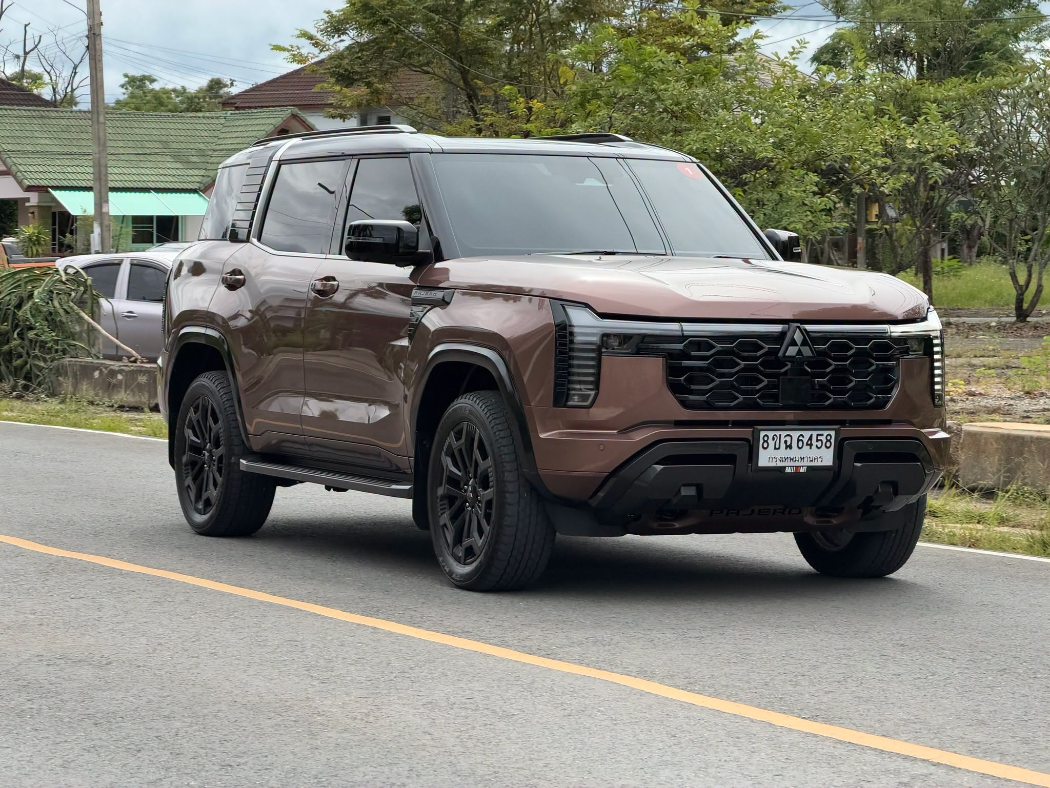 Mitsubishi PAJERO-a1.jpg Mitsubishi PAJERO-a1.jpg