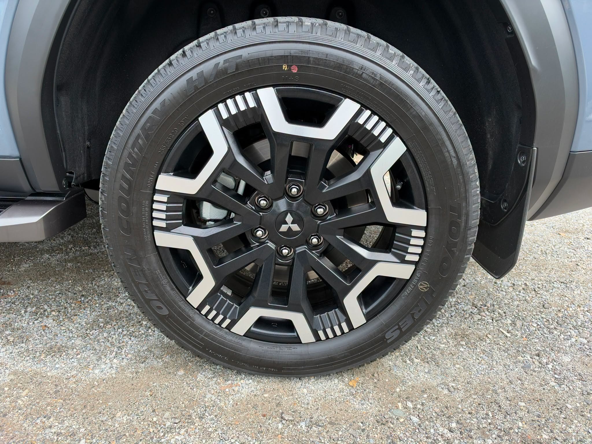 Mitsubishi PAJERO-a2.jpg Mitsubishi PAJERO-a2.jpg
