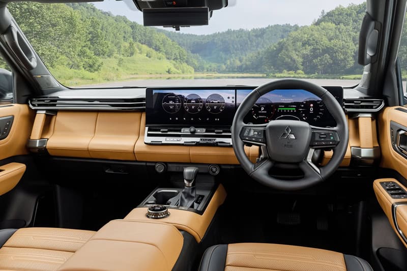 Mitsubishi_PAJERO_official_004.jpg Mitsubishi_PAJERO_official_004.jpg