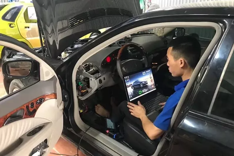 nga-nuoc4-7e7e Kỹ năng lái xe ô tô an toàn qua vùng ngập nước: Ứng dụng ngay để tránh gặp "hạn" thủy kích - Ảnh 4.