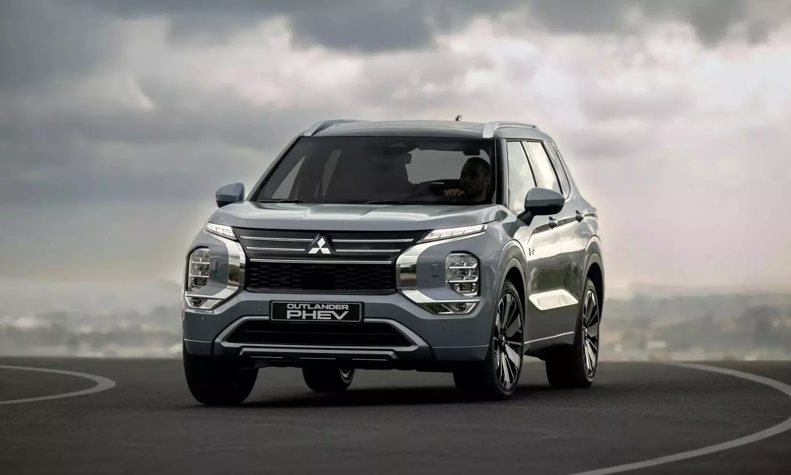 outlander-3c0a Động cơ xăng 1.5L tăng áp kết hợp hệ thống mild-hybrid 48V.