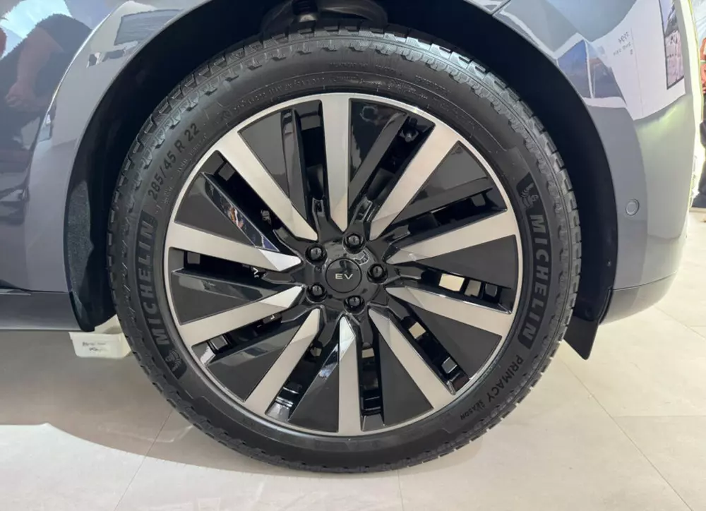 range-rover-electric-3-d067 Bộ mâm cỡ lớn với thiết kế khí động lực học của Range Rover Electric