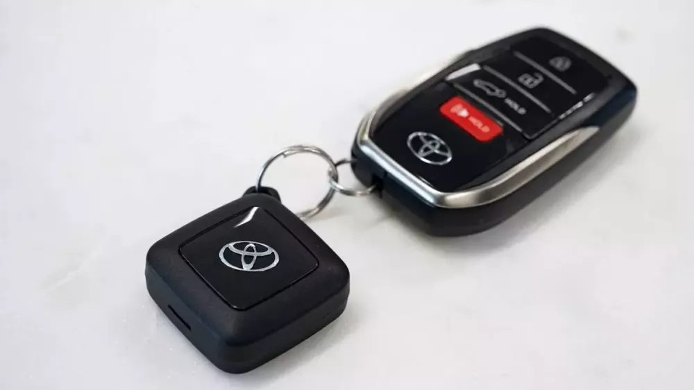 toyota-land-cruiser-4f86 Toyota Land Cruiser liên tục bị ăn trộm, hãng tung ra giải pháp mới - Ảnh 2.