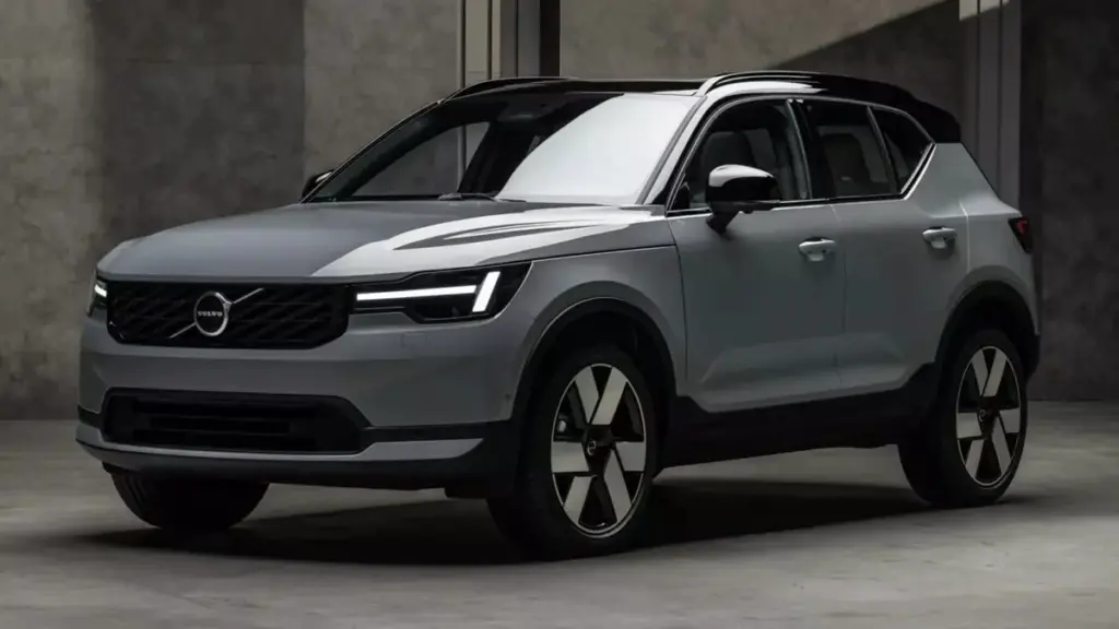 Sau hơn 1 thập kỷ bán trên thị trường, Volvo XC40 vẫn chưa “nghỉ hưu” mà được nâng cấp thiết kế và công nghệ
