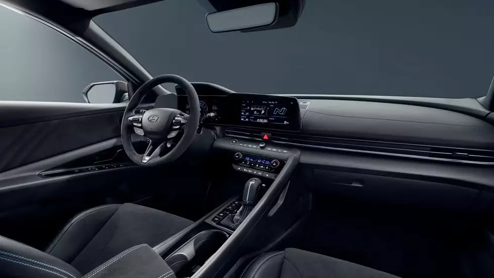 hyundai-elantra-n-monochrome-1-1f4f Hyundai Elantra N Monochrome trình làng, dành cho những người thích cầm lái nhưng ghét sự nổi bật - Ảnh 8.