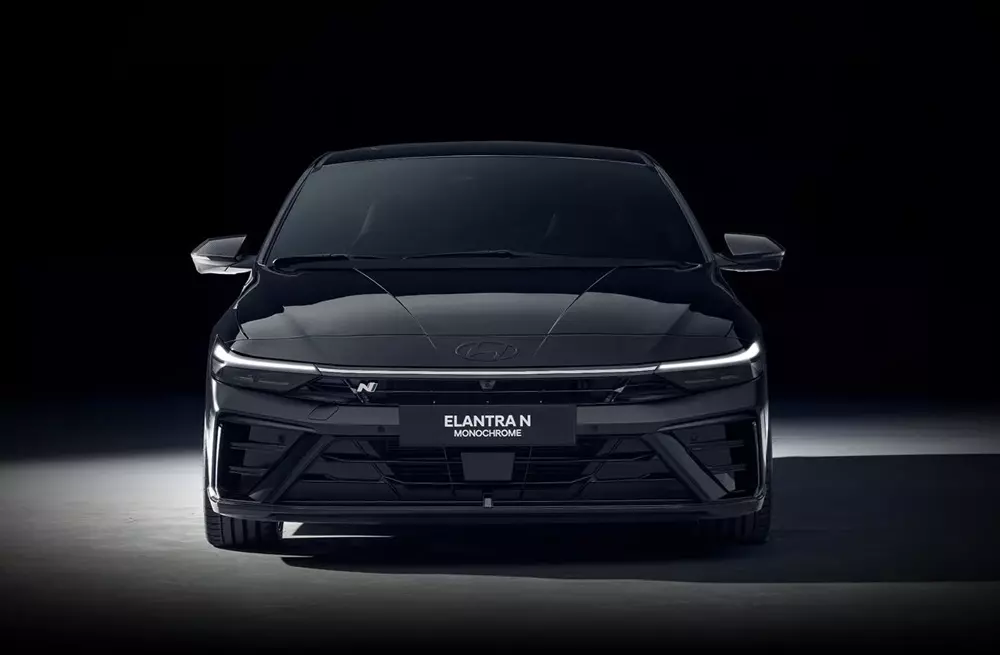 hyundai-elantra-n-monochrome-7-8baa Hyundai Elantra N Monochrome trình làng, dành cho những người thích cầm lái nhưng ghét sự nổi bật - Ảnh 2.