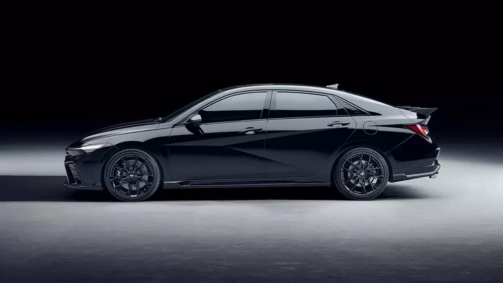 hyundai-elantra-n-monochrome-8-cc39 Hyundai Elantra N Monochrome trình làng, dành cho những người thích cầm lái nhưng ghét sự nổi bật - Ảnh 9.