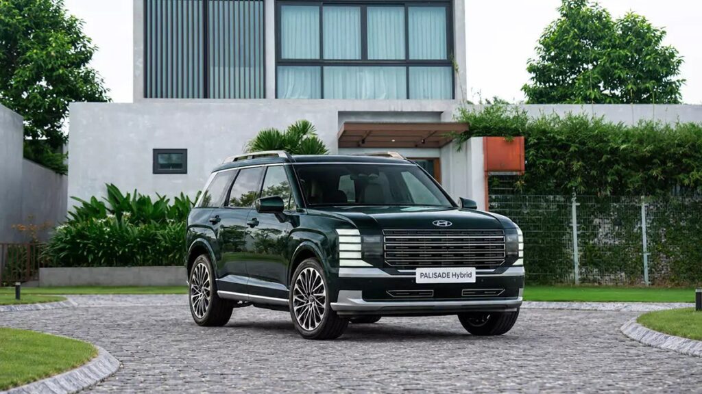 Hyundai Palisade Hybrid chính thức được bán tại Việt Nam với thiết kế và động cơ mới, giá từ 1,499 tỷ đồng