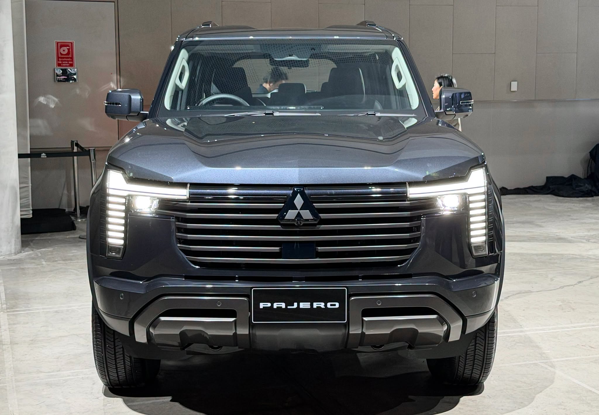 Mitsubishi Pajero -a3.jpg