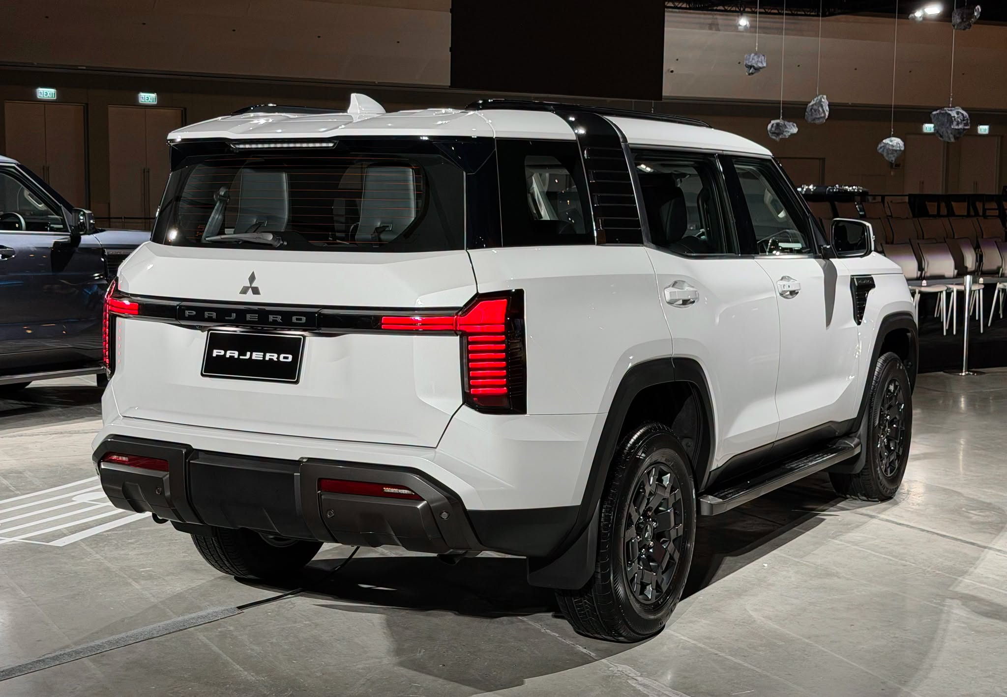 Mitsubishi Pajero -a5.jpg