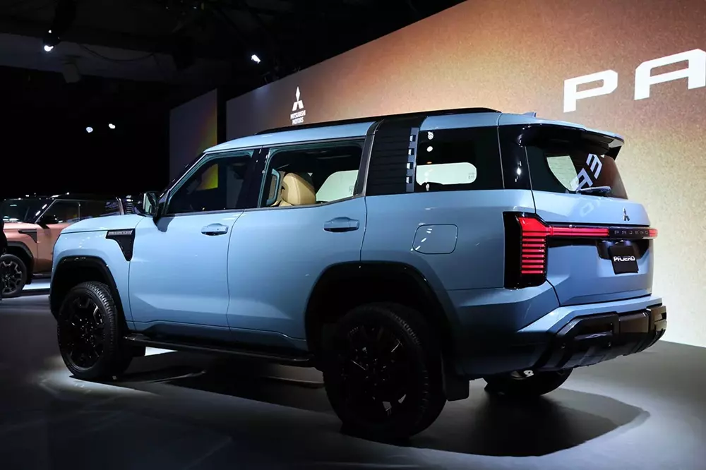 Mitsubishi Pajero thế hệ mới "bán chạy như tôm tươi", nhận hơn 4.000 đơn đặt hàng chỉ sau 2 tuần - Ảnh 2.