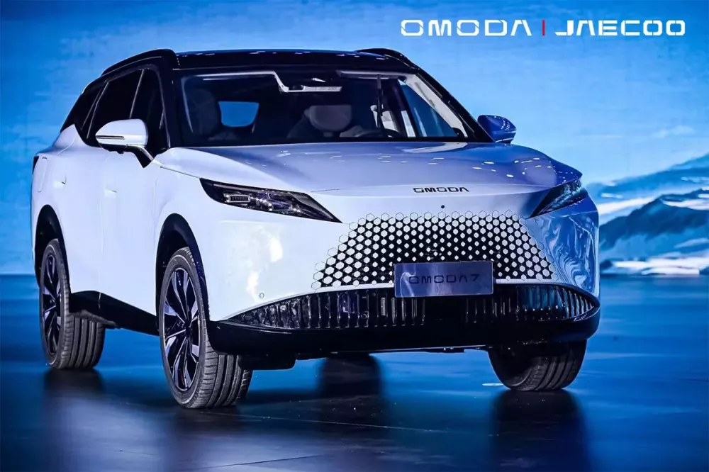 Omoda C7 HEV ra mắt, trở thành xe hybrid đầu tiên dùng pin 5 kWh