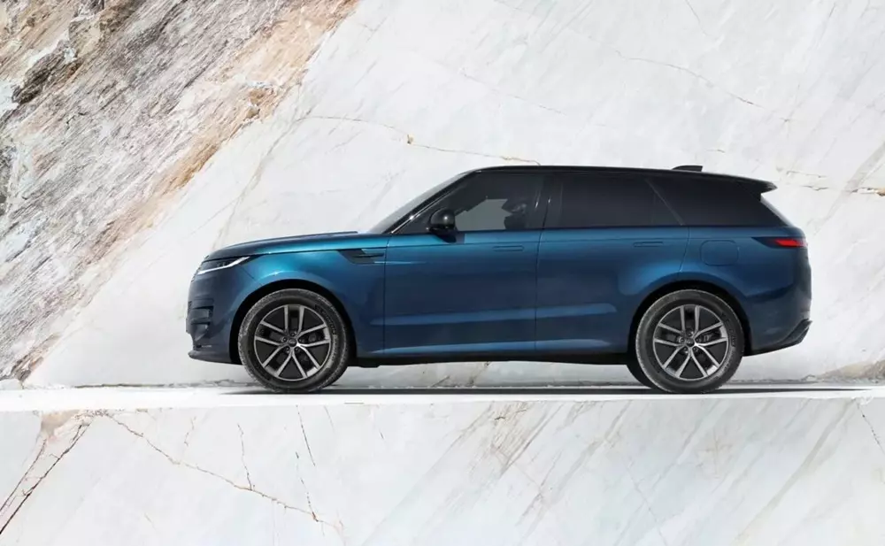 range-rover-sport-electric-2-ae36 Ra mắt Range Rover Sport Electric: nhanh ngang bản dùng máy V8 và có thiết kế gần như giống hệt - Ảnh 2.