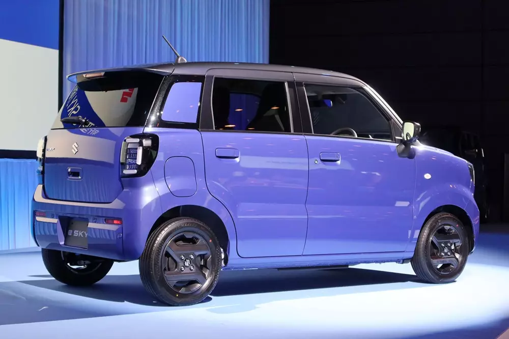 Mẫu xe điện nhỏ nhất của Suzuki có giá cạnh tranh, rẻ hơn cả Kia Morning ở Việt Nam - Ảnh 2.