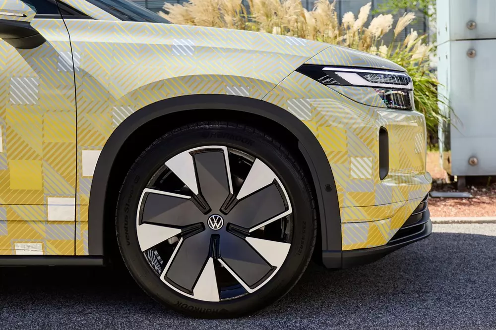 volkswagen-id-tiguan-20da Volkswagen ID. Tiguan chính thức được xác nhận, ra mắt đầu tháng 10, phạm vi di chuyển tăng lên 600 km - Ảnh 6.